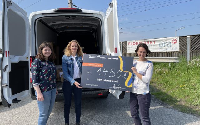 Übergabe Spendencheck an ORA international Österreich
