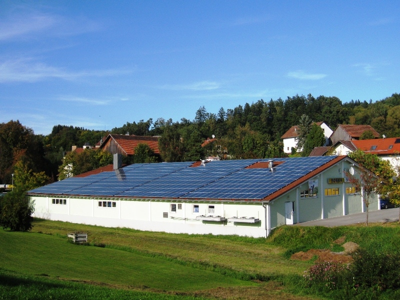 Gewerbehalle mit Photovoltaik