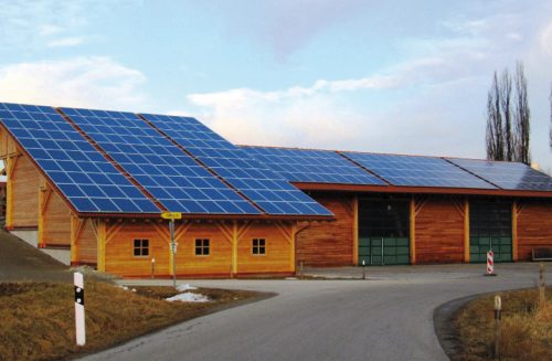 Installation einer Photovoltaikanlage bei Sonnleitner Holzbauhaus